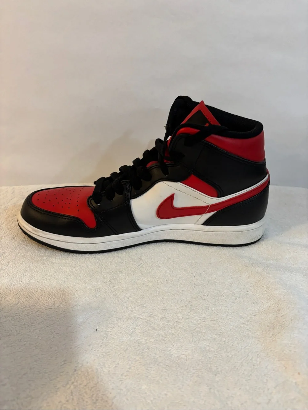 Jordan mid “bred